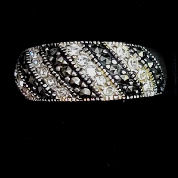 925 Sterling Silver Marcasite and White Crystal Dome Cocktail Ring Size 8 - Picture 1 of 10